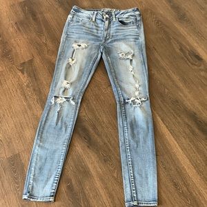 American Eagle Women’s Size 6 Regular Distressed Skinny Jeans